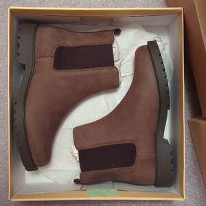 Elegant Brown Chelsea Ankle Boots
